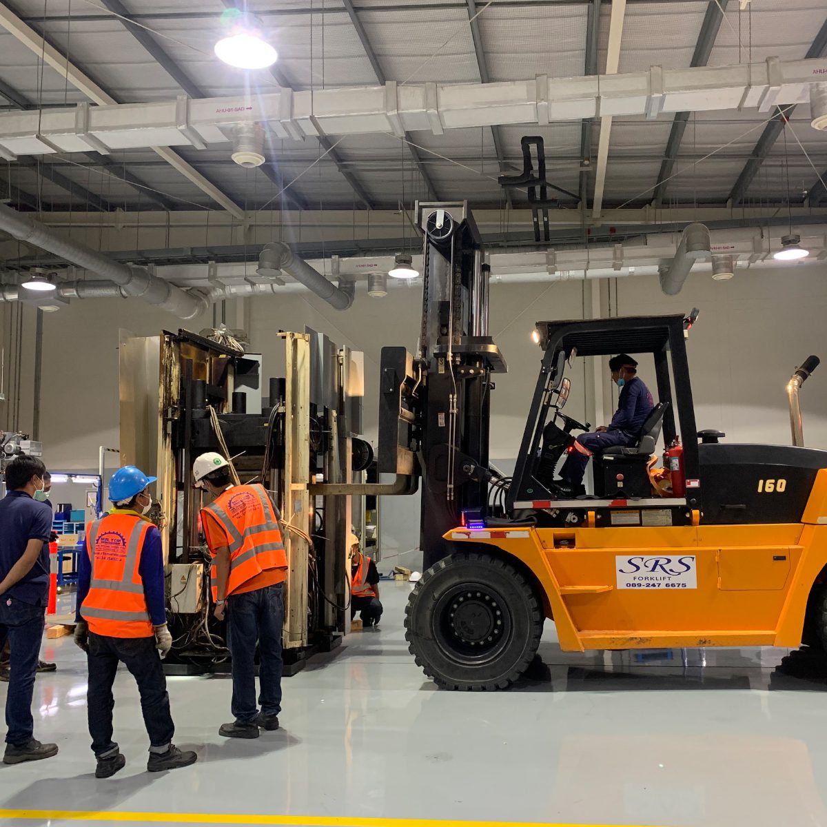 Nationwide machinery relocation service. We handle large-scale projects from lifting to installation.